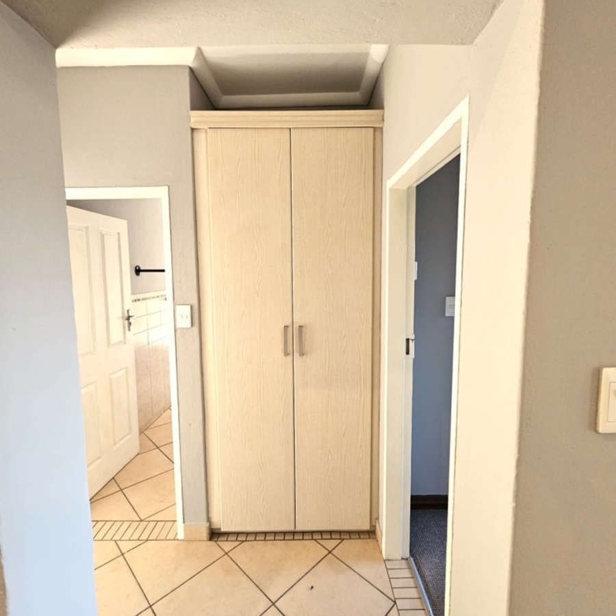 To Let 2 Bedroom Property for Rent in Waterval East North West